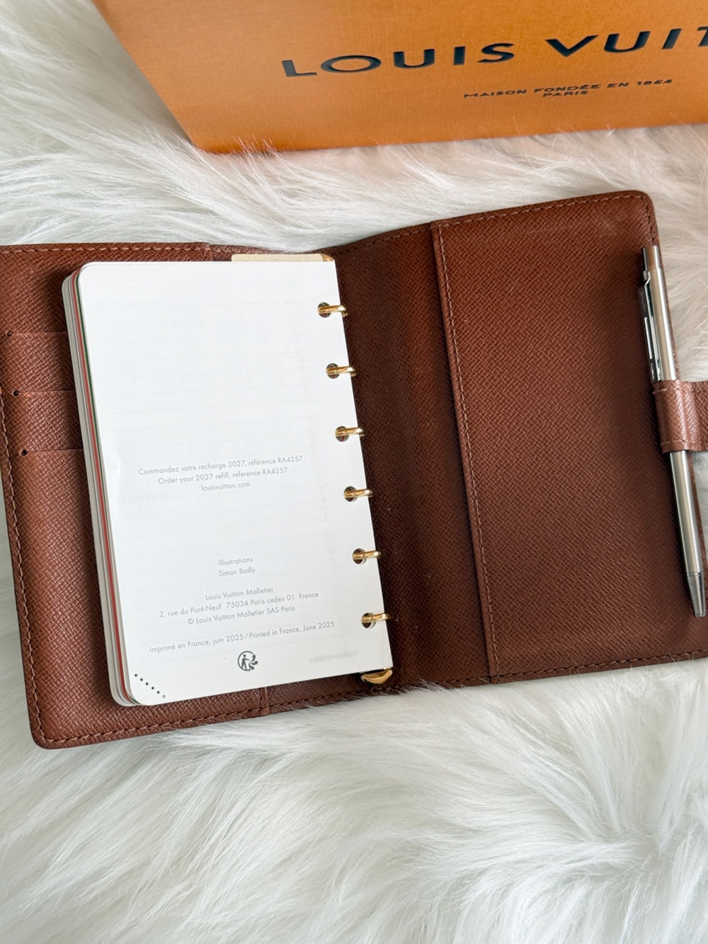 LOUIS VUITTON SMALL RING AGENDA PM W/PLANNER INSERT 2026 COVER AND PAGES - Picture 5 of 10